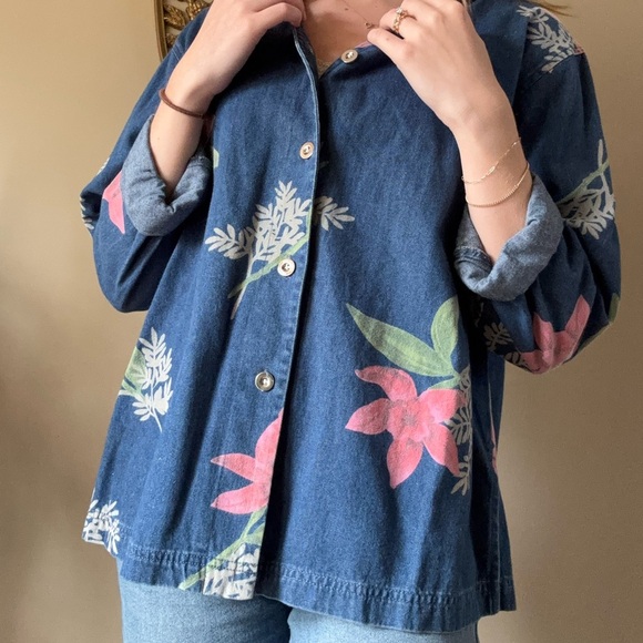 Vintage lightweight denim jacket with floral details - Picture 3 of 8